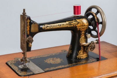 Maquina de coser Singer antigua