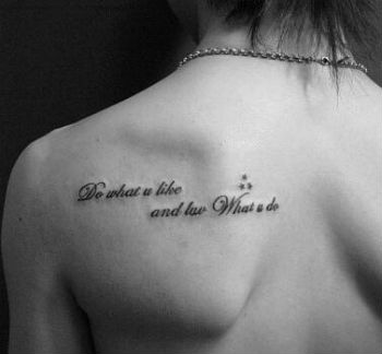 Tatuajes en la espalda con frases
