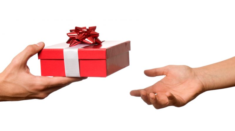 Envolver regalos con carton