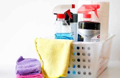 almacenaje productos químicos de limpieza del hogar
