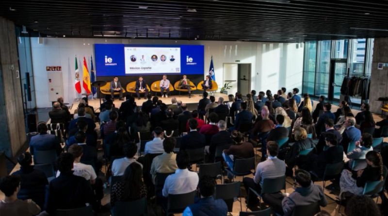 Ponencia sobre inversión y economía en la IE University